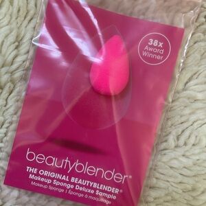 Beautyblender Neon Pink Sponge MINI